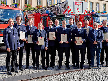 Bamberg: Mehrere Feuerwehrbeamte befördert - für ihr Engagement im Dienst