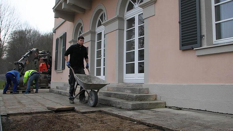 Staatsbad Bad Brückenau: Die Terasse des historischen Bellevue wird erneuert. Foto: Ulrike Müller