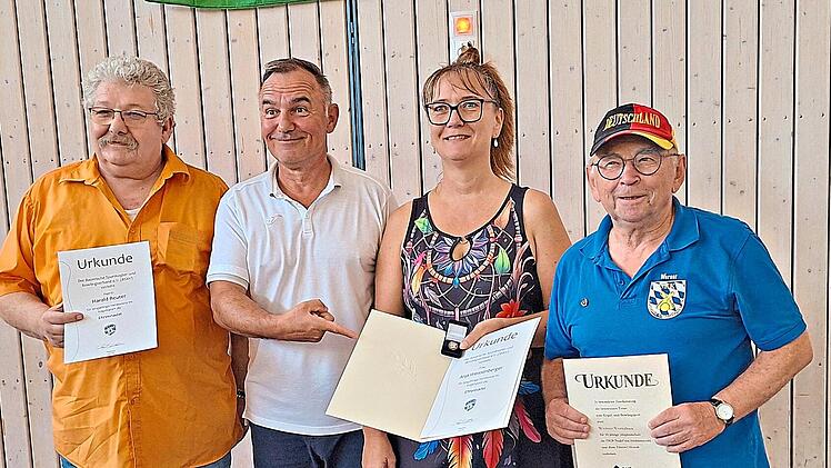 Auf dem Bild von links: Harald Reuter, Ralf Kleinert, Anja Weissenberger, Werner Vorndran Monika R&ouml;ll