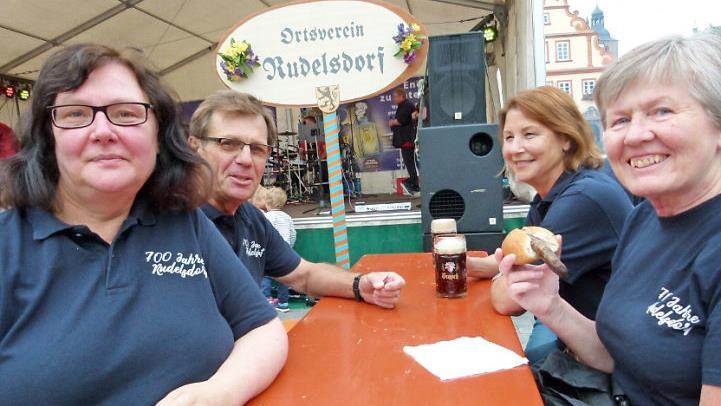 Abordnungen aus den Stadtteilen - natürlich auch die Rudelsdorfer - kamen zur Festveranstaltung anlässlich der Gebietsreform vor 40 Jahren.