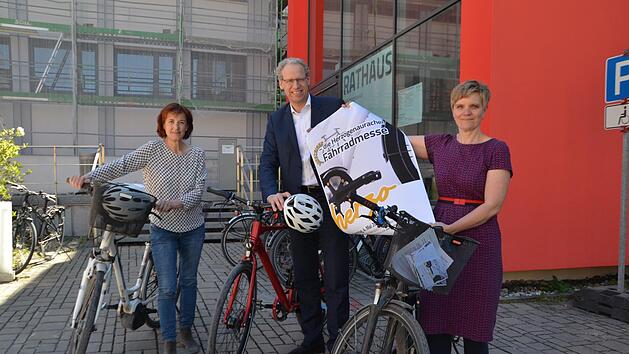 Monika Preinl, German Hacker und Bettina Geier-Hildel freuen sich auf die zehnte Fahrradmesse, die am 4. Mai stattfindet. Foto: Bernhard Panzer