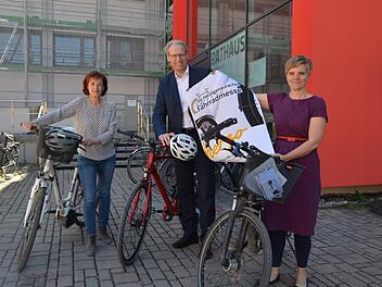 Monika Preinl, German Hacker und Bettina Geier-Hildel freuen sich auf die zehnte Fahrradmesse, die am 4. Mai stattfindet. Foto: Bernhard Panzer