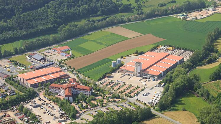 Blick auf die Liegenschaften von Baur in Weismain. Aktuell arbeiten in der Gruppe fast 4400 Beschäftigte.