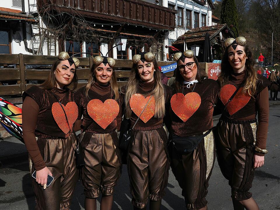 Buntes Faschingstreiben lockte tausende Besucher an.