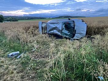Landkreis Kulmbach: Aus Auto geschleudert – Mann landet schwer verletzt im Feld Landkreis Kulmbach: Aus Auto geschleudert – Mann landet schwer verletzt im Feld