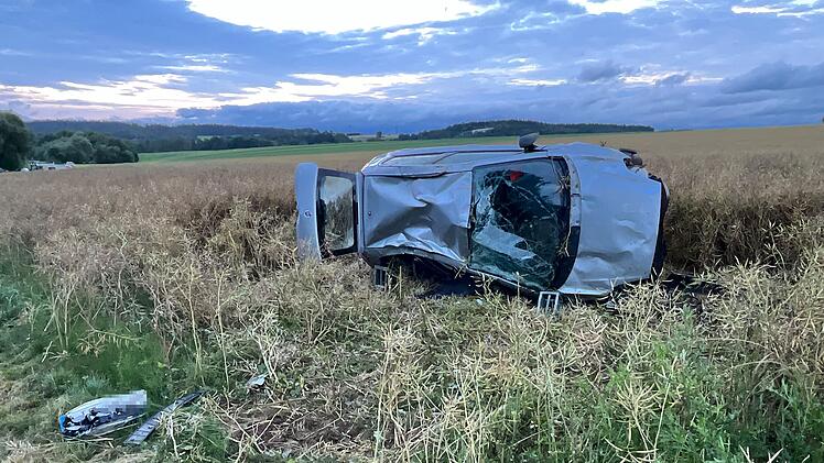 Landkreis Kulmbach: Aus Auto geschleudert &ndash; Mann landet schwer verletzt im Feld