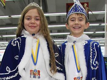 Prinzessin Lena Tröglen hat mit ihren elf Jahren bereits ein Jahr Faschingserfahrung und freut sich auf die neuerliche Saison. Den Prinzen allerdings hat sie ausgetauscht. In diesem Jahr begleitet Carlos Dück alias Carlos, der Erste die erfahrene Prinzessin durch die närrische Zeit.  Fotos: Sonja Adam
