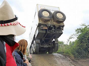 Die Aktionsflächen sind Publikumsmagnet der Messe. Wer will, kann auch einmal mitfahren. Fotos: Barbara Herbst