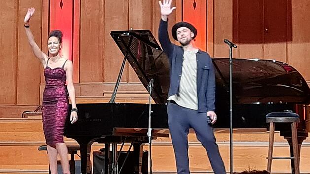 Zwei, die perfekt aufeinander eingespielt sind: Pianistin Marialy Pacheco und Max Mutzke. Foto: Susanne Will