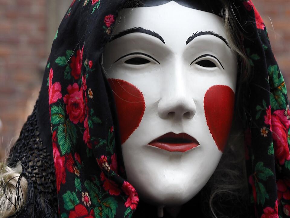 Tausende Besucher beim traditionellen Maskenumzug