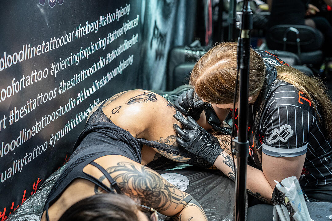 Mit vielen Top Tattookünstlern und Händlern.