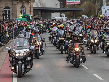 Nach einem Frühjahrs-Check von Mensch und Maschine kann die Motorradsaison mit der 19. Kulmbacher Sternfahrt sicher eingeläutet werden.Foto: BR-Archiv