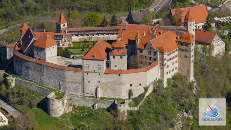Donau-Ries punktet mit viel Natur, einer starken Wirtschaft und geschichtsträchtigen Orten - wie der berühmten Harburg.