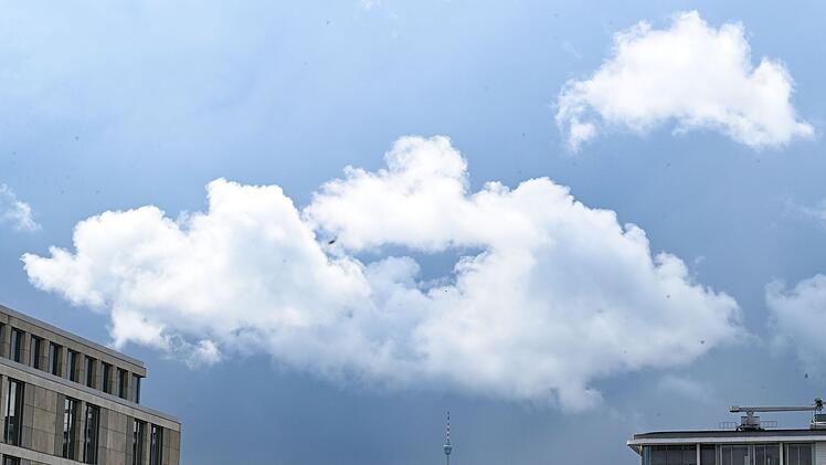 Sonne und Wolken &uuml;ber Stuttgart