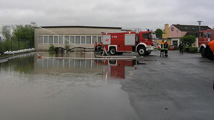 Großeinsatz auf dem Fortuna-Gelände. Foto: Andreas Dorschj