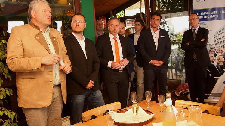 Beim Gespräch über die Integrationspolitik (von rechts) Staatssekretärin Dorothee Bär, Landrat Wilhelm Schneider, Vors. Sebastian Pollach (von rechts) sowie 1. Bürgermeister Jürgen Hennemann (links)