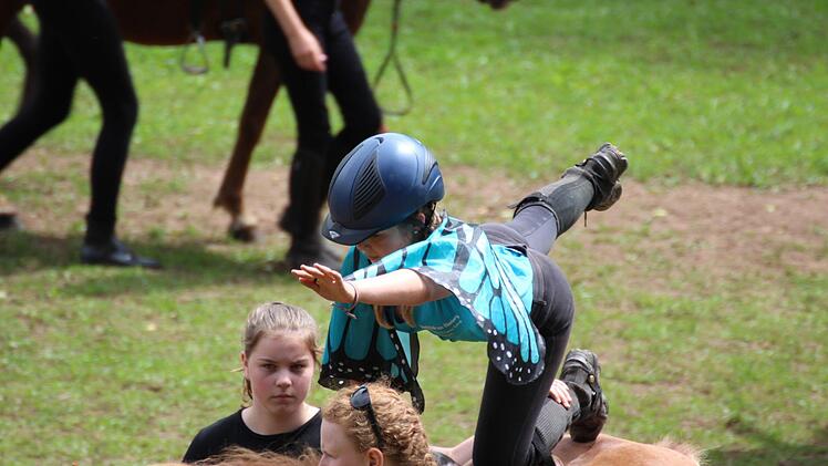 Aufführung der jungen Islandpferde-Reiter vom Altenberg in Oberbach im Jahr 2017.  Foto: Sebastian Schmitt