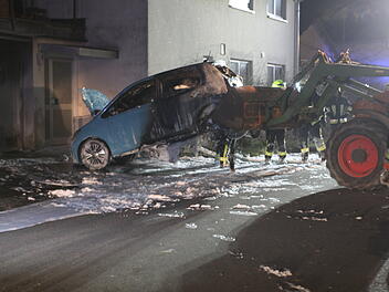 Kreis Ansbach: Elektroauto fängt beim Laden Feuer