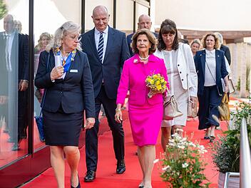 Königin Silvia eröffnet Wohnquartier