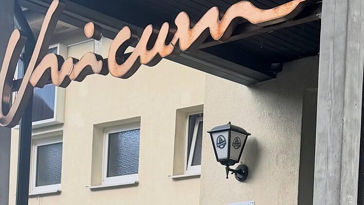 Erlanger Kult-Gastst&auml;tte "Unicum" gerettet - Minister mit froher Botschaft