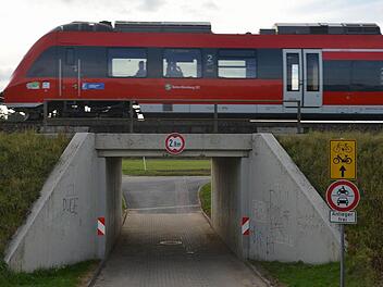 Geht es nach dem Willen der Bahn, wird die Auwegunterführung ausgebaut.  Foto:  Ronald RinklefFoto:Ronald Rinklef