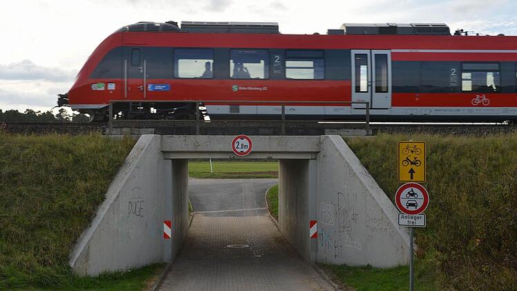 Geht es nach dem Willen der Bahn, wird die Auwegunterführung ausgebaut.  Foto:  Ronald RinklefFoto:Ronald Rinklef