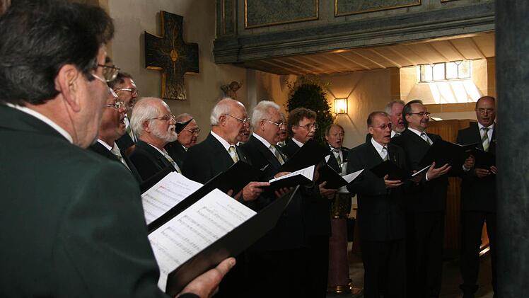 Der Gesangverein Weiher-Mangersreuth gestaltet den Gottesdienst mit aus.