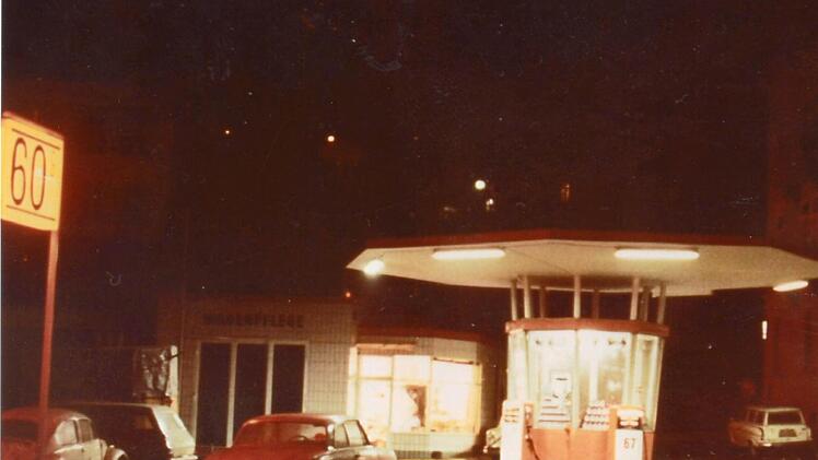 Erinnerungen an früher: Familie Bohn aus Rupboden hatte lange die Tankstelle in der Unterhainstraße bzw. Ludwigstraße gepachtet. Heute befindet sich an der Stelle eine Eisdiele. Foto: Familie Bohn
