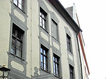 Wenn es nach Norbert Tscherners Vorschlag ginge, würde die alte Holztür wieder in den Eingang gebaut werden. Archiv: Rinklef