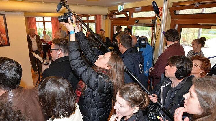 Die Presse musste immer hinter der Absperrung bleiben.