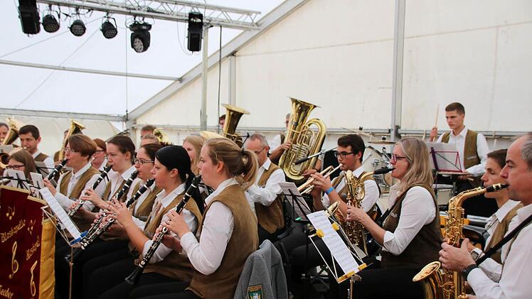 Impressionen vom Coburger "Lokalklang" am Sonntag: Blaskapelle MeederFoto: Jochen Berger