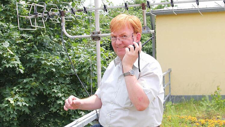 Ottmar Beierl auf dem Dach bei den Antennen