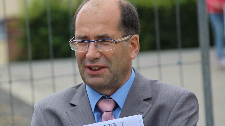 Leitender Baudirektor Anton Hepple vom Amt für ländliche Entwicklung gratulierte den Rugendorfern zu einer zukunftsweisenden Maßnahme. Foto: Matthias Beetz