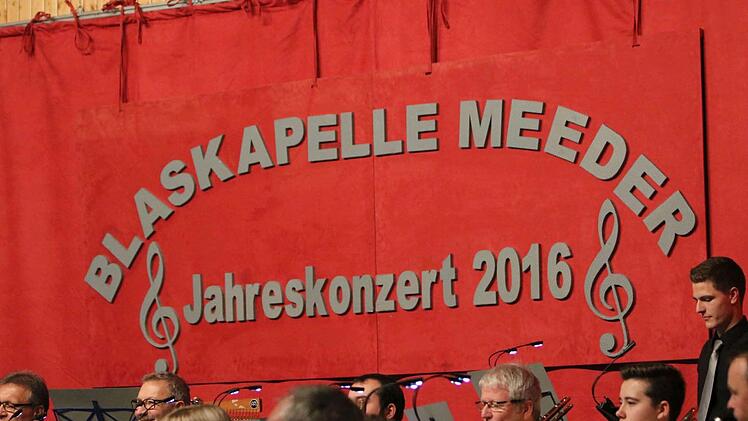 Begeisterten Beifall verdiente sich die Blaskapelle Meeder bei ihrem Jahreskonzert in der ausverkauften Schulturnhalle. Foto: Jochen Berger