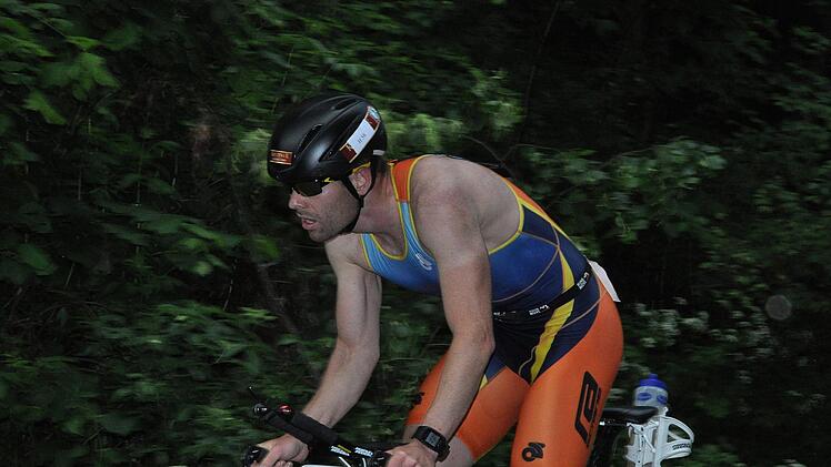 KIlian Deichsel vom ASV Kulmbach überzeugte, obwohl seine Hauptdisziplin Schwimmen buchstäblich ins Wasser fiel. Foto: Karl Heinz Weber