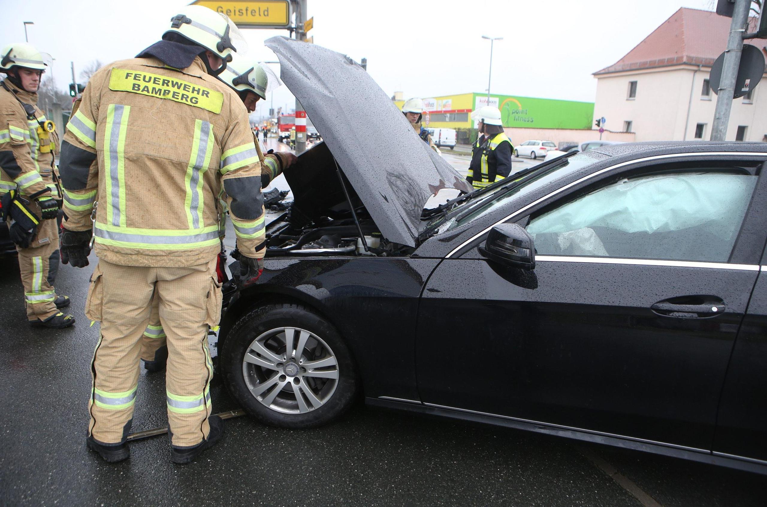 vier-verletzte-bei-unfall-am-berliner-ring-in-bamberg