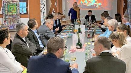 Um den Transformationsprozess f&uuml;r die jeweiligen Unternehmen bei der Digitalisierung ging es bei der Kooperationsveranstaltung der Wirtschaftsjunioren Bad Kissingen und der Heiligenfeld GmbH.  Foto: Anja Voll
