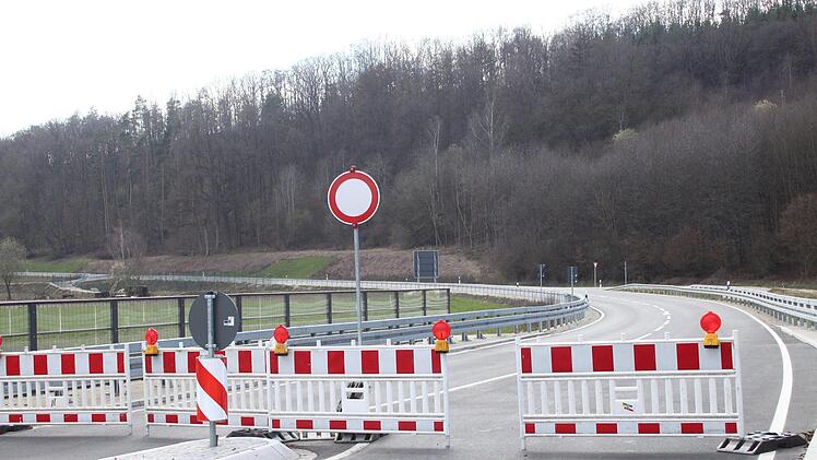 Die neue Umgehungsstraße von Weismain ist in einem Teilstück gesperrt.  Foto: Jürgen Gärtner