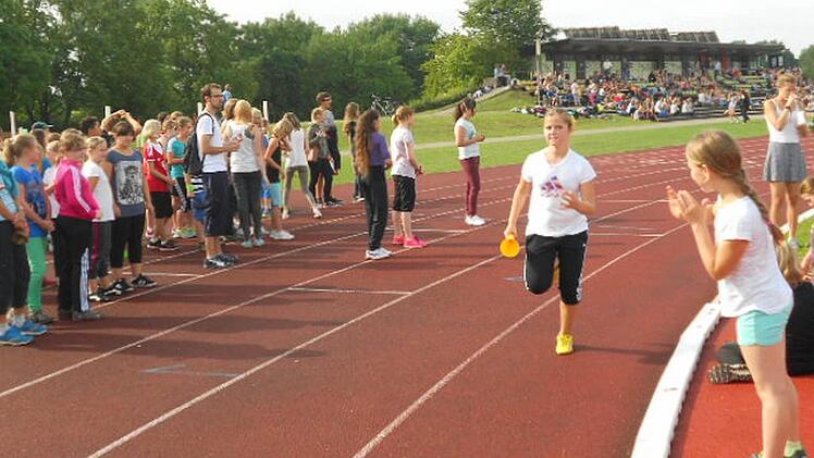 Schülerinnen und Schüler des Herder-Gymnasiums Forchheim beim Spendenlauf Fotos: HGF