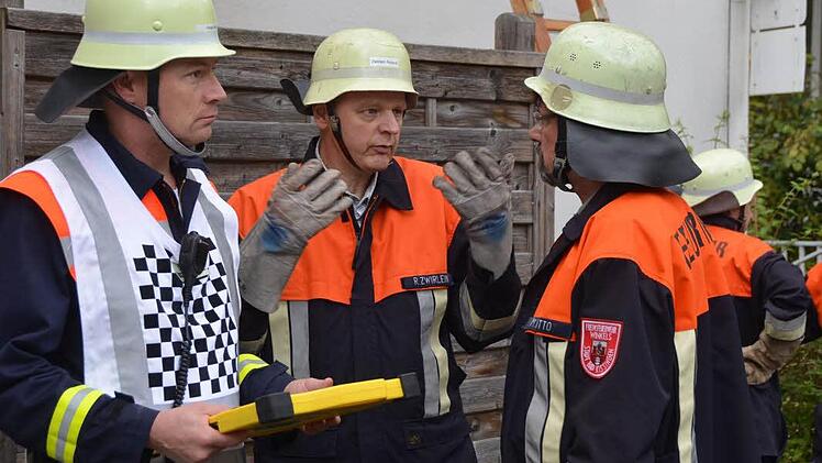 Dramatische Szenen bei der Großübung am Samstag im Haus Kreuzberg der Kurklinik "Am Kurpark" in Bad Kissingen.  Foto: Rauch