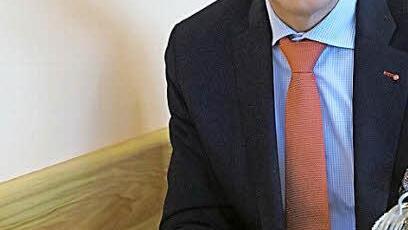 Leckerer Kuchen im Glas: Landrat Christian Meißner entschied sich für die Schwarzwälder Kirschtorte.  Foto: Denise Burkhardt