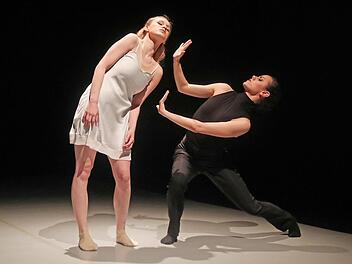 Ein so tänzerisch ausdrucksstarkes wie choreografisch einfallsreiches Ensemble bietet wieder mitreißende Tanzminiaturen.  Fotos: Henning Rosenbusch