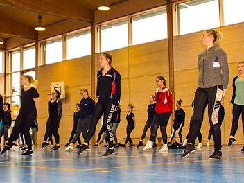 Hartes Training steht vor dem Auftritt - Disziplin und genaue Choreographie sind sehr wichtig Fotos: Frank Smettane