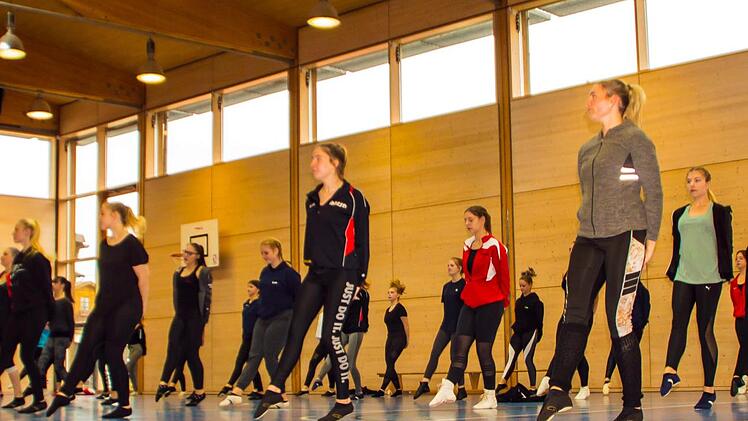Hartes Training steht vor dem Auftritt - Disziplin und genaue Choreographie sind sehr wichtig Fotos: Frank Smettane