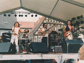 Sommerspektakel 1986: Eine riesige Bühne stand vor dem Heimatspielhaus, der Anger wurde zur Konzertarena. Archiv/Peter Hina