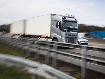 Die Autobahn war stundenlang komplett gesperrt. Symbolbild: Frank Rumpenhorst/dpa