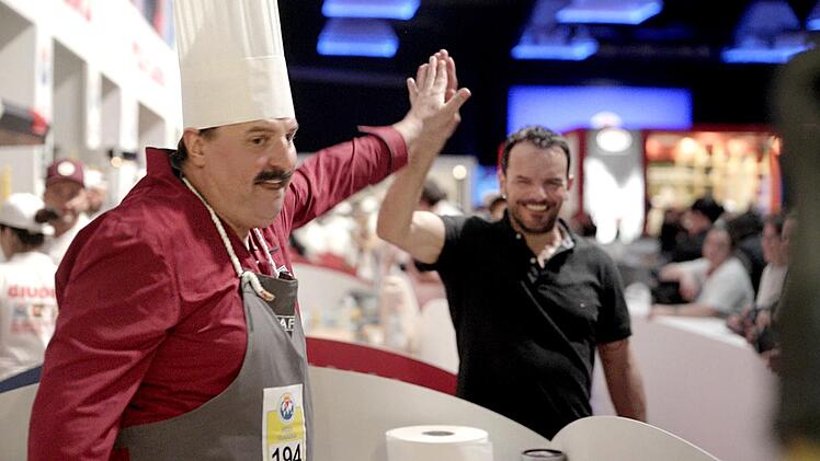 Auch Johann Lafer findet zu seiner Form zurück. Mit seiner "Pizza Classica" ist er zufrieden. Die Jury auch?