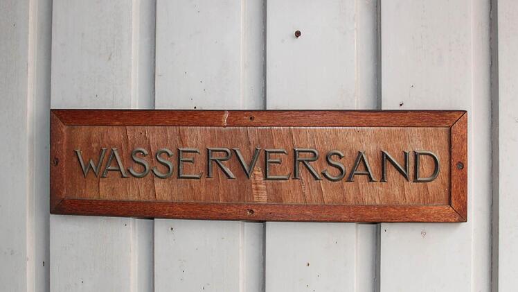Dieses Schild prangt noch an einer Tür im Hof des Krugmagazins. Foto: Mäuser