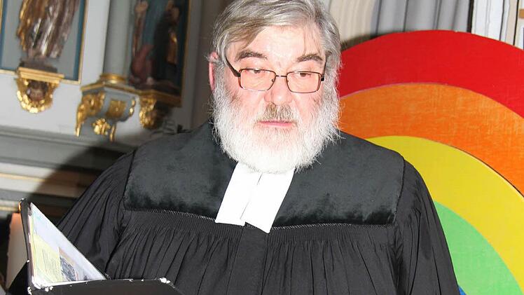 Pfarrer Traugott Burmann war 21 Jahre in der Petrigemeinde tätig, hat Tausende von Gottesdiensten zelebriert, Hochzeiten, Taufen und Beerdigungen gefeiert. Foto: Sonny Adam