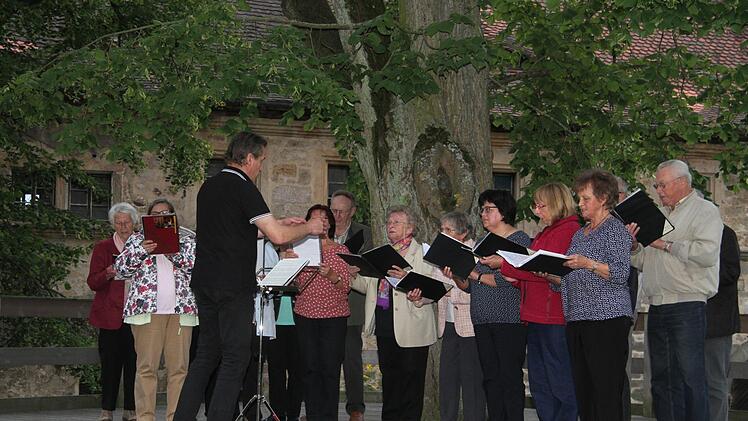 Der gemischte Chor aus Schwarzach-Schmeilsdorf